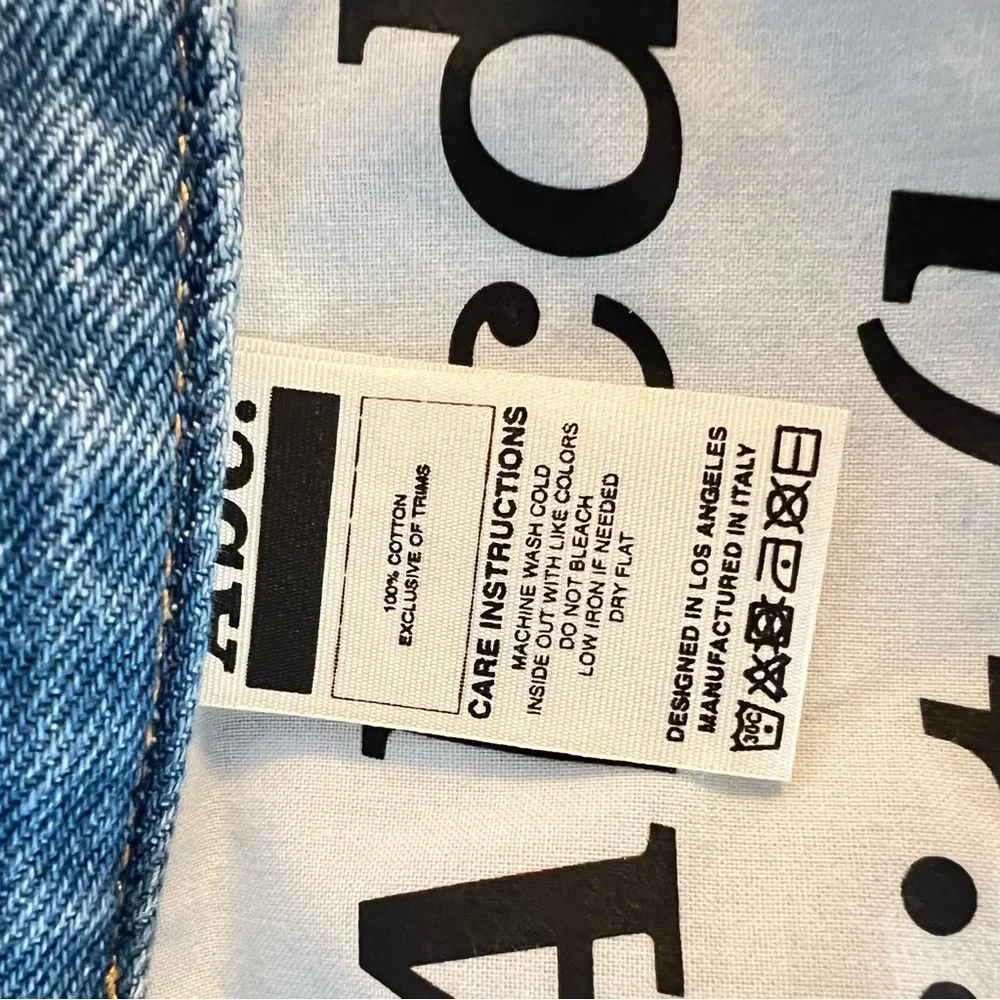 Advisory Board Crystals Abcd. Men’s light wash denim jeans size 32